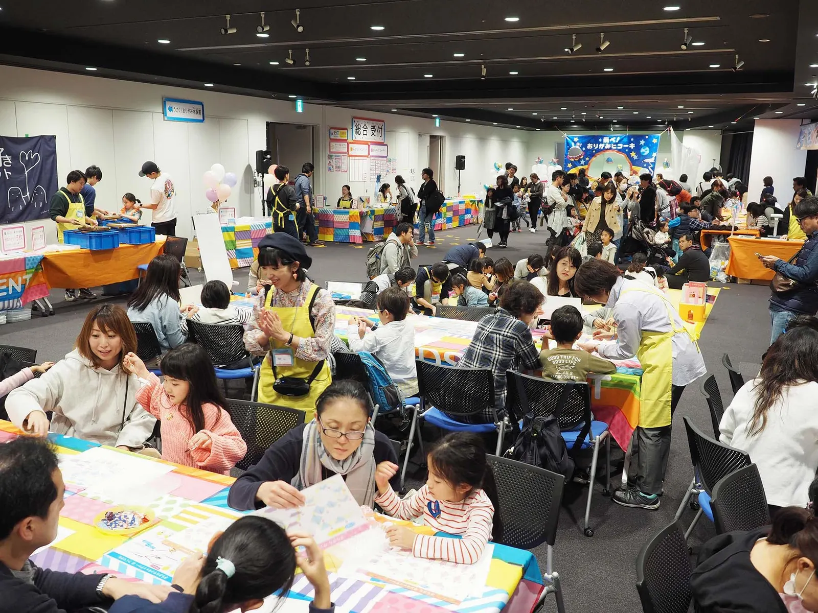 大会場での親子向けワークショップ全景